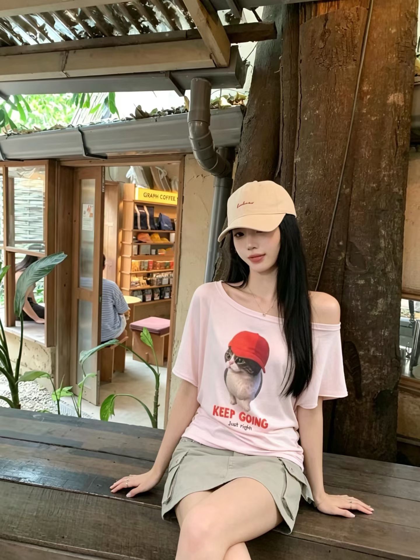 아메리칸 레트로 고양이 프린트 비스듬한 어깨 반팔 티셔츠 여성 여름 디자인 센스 작은 대중 루즈핏 슬림해 보이는 오프숄더 맨위