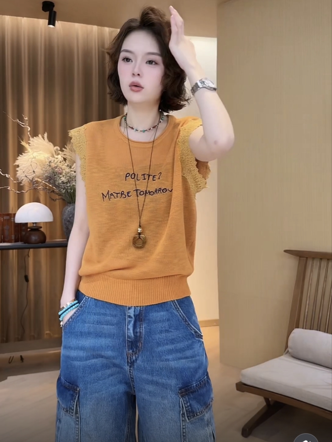 레이스 레이스 민소매 니트 조끼 여성 2026 여름 새로운 라운드 넥 알파벳 프린트 디자인 센스 Chic 맨위