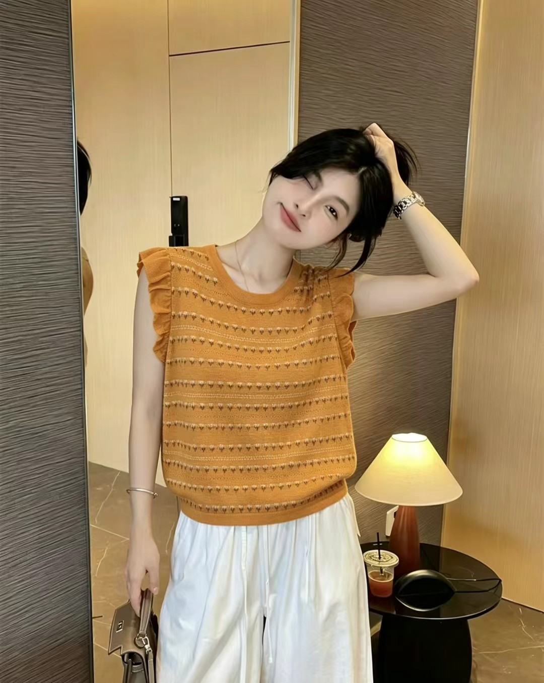 패션 작은 꽃 자카드 라운드 넥 작은 날다 소매 짠 셔츠 여성 2026 새로운 슬림해 보이는 다용도 연령 감소 한 첨부 된 의류 트렌디