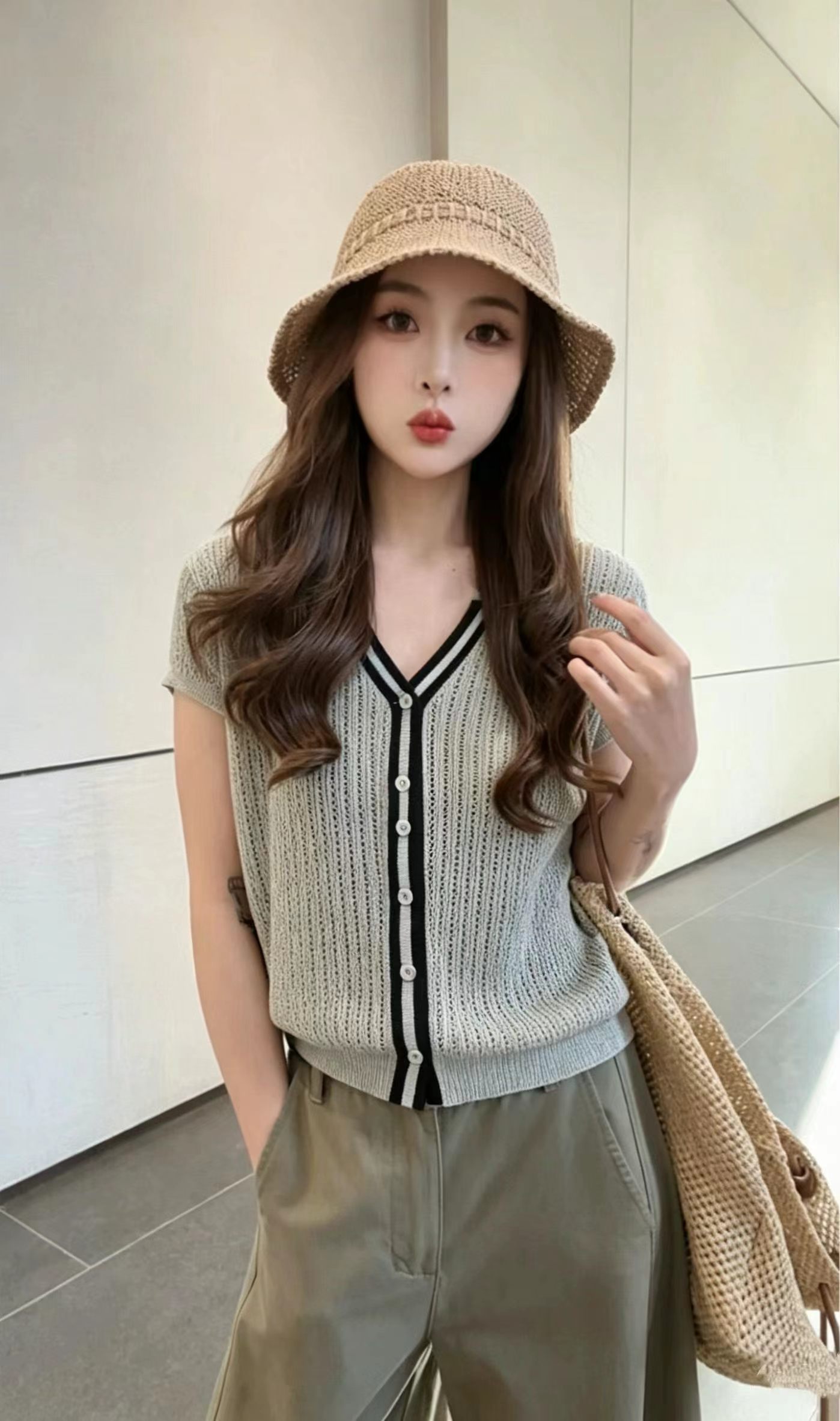 2026 여름 새로운 여성 패션 캐주얼 일상 다용도 패치워크 색상 V넥 반팔 티셔츠