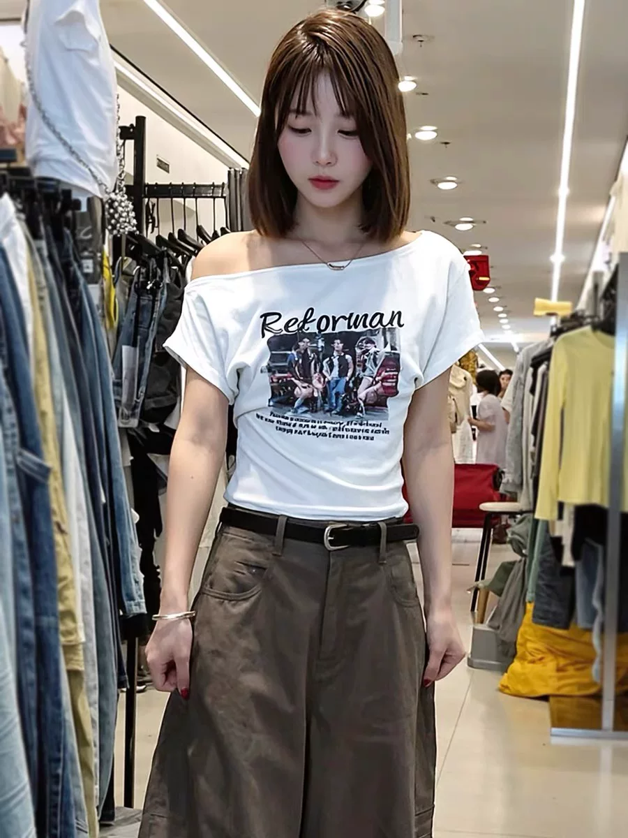레트로 인물 알파벳 프린트 비스듬한 칼라 반팔 티셔츠 여성 여름 새로운 한 부서 몸매 가꾸기 상체