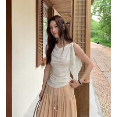 时尚洋气设计感显瘦百搭上衣夏季新款纯欲风金属扣荡领无袖T恤女