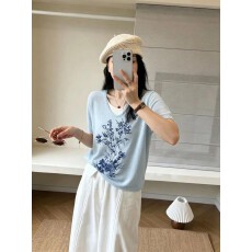 批发假两件浅蓝色V领正肩短袖T恤女2026夏新款<b class='q'>大码</b>胖mm<b class='q'>上衣</b>