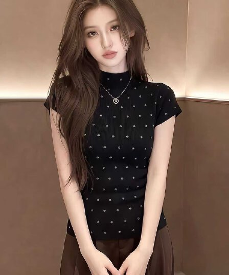 검정색 도트 무늬 핫걸 긍정적 인 어깨 반하이넥 반팔 티셔츠 여성 여름 몸매 가꾸기 슬림해 보이는 고급 센스 쇼트 스타일 니트 맨위