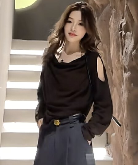 2026 이른 가을 새로운 한 부서 오프숄더 긴팔 티셔츠 디자인 센스 슬림해 보이는 품격 여성 셔츠