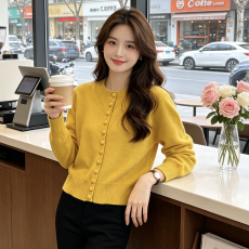 批发韩系软糯黄色<b class='q'>开衫</b>毛衣外套女秋冬季小个子<b class='q'>短款</b>圆领单排扣针织上衣