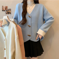 批发奶呼呼粉色牛角扣V领<b class='q'>毛衣</b>外套<b class='q'>女</b>2025秋季大码胖mm不规则针织<b class='q'>开衫</b>