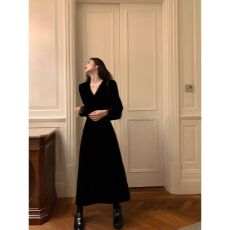 批发卓芝赫本风气质褶皱V领<b class='q'>连衣裙</b>2025春季新款收腰显瘦长裙