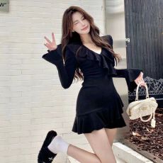 批发春秋新款小黑裙荷叶边<b class='q'>喇叭袖</b>不规则<b class='q'>连衣裙</b>辣妹包臀弹力紧身短裙子