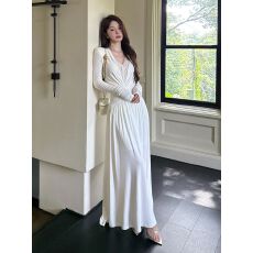 批发法式<b class='q'>复古</b>蕾丝拼接V领白色长袖连衣裙女2026早秋新款性感包臀裙子