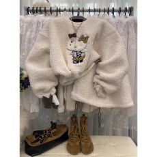 批发韩式可爱风白色圆领羊羔毛卡通刺绣抽绳<b class='q'>卫衣</b>搭包臀短裙洋气两件套