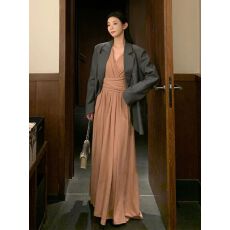 批发温柔法式高级感v领粉色长袖连衣<b class='q'>裙</b>早秋内搭长<b class='q'>裙</b><b class='q'>气质</b>百搭绝美<b class='q'>裙</b>子