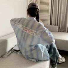 批发蓝色条纹衬衫女<b class='q'>夏季</b>蕾丝镂空衬衣外套设计感小众薄款防晒开衫上衣