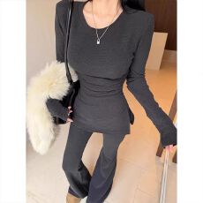 批发2026秋<b class='q'>冬</b>季新款韩版气质修身显瘦开叉长袖T恤女高腰微喇裤两件套