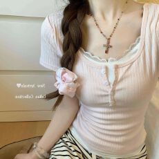 批发假两件纯欲粉色蕾丝拼接短袖<b class='q'>T</b><b class='q'>恤</b>女夏季学生甜美内搭打底衫上衣服