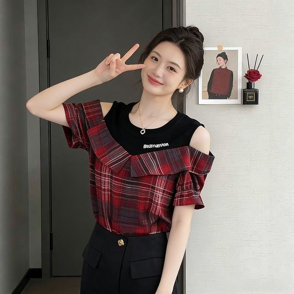 페이크 레이어드 여성 셔츠 2026 년 여름 한국 스타일 새로운 오프숄더 패치워크 스트라이프 루즈핏 라운드 넥 반팔 티셔츠 맨위