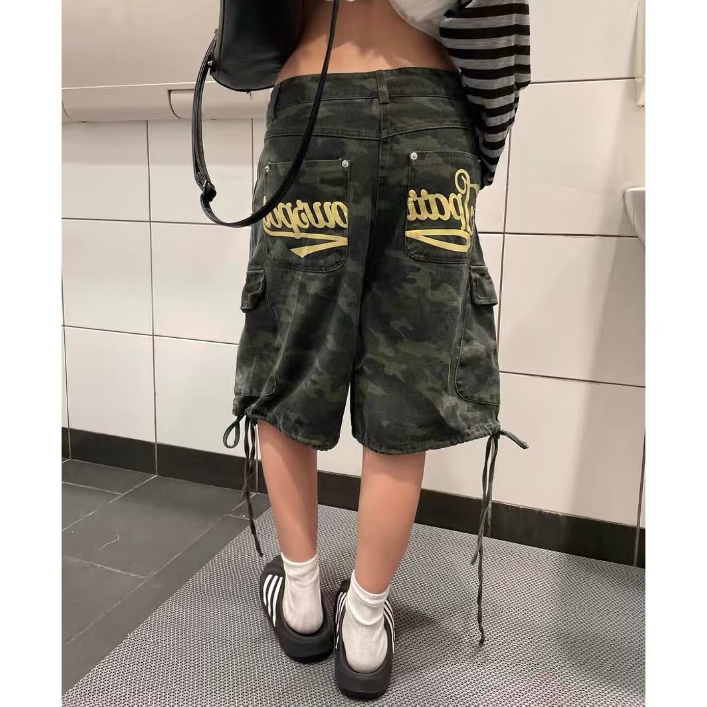 카모플라주 알파벳 프린트 빅 포켓 스트랩 워크웨어 반바지 여성 레트로 핫걸 차가운 잘 생긴 춤추기 운동 넓은 다리 바지