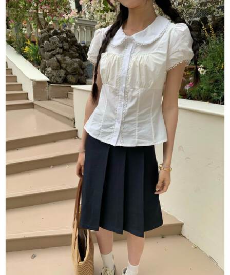 프랑스식 달콤함 화이트 베이비 칼라 셔츠 반팔 여름 학원 스타일 슬림해 보이는 여성 의류 거품 소매 인사이드 잡아라. 의류
