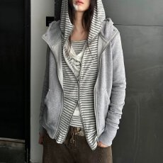 批发女装假两件条纹连帽灰色卫衣女款<b class='q'>修身</b>上衣斜拉链<b class='q'>外套</b>