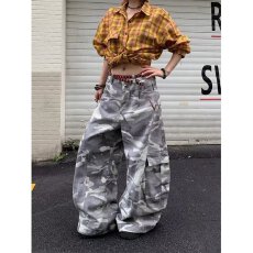 批发美式高街白灰迷彩阔腿牛仔裤<b class='q'>女</b>2026春秋款男<b class='q'>女</b>宽松多口袋弯刀裤