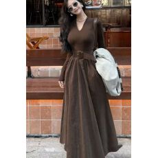 批发<b class='q'>欧洲站</b>高级感收腰纯色v领长袖a字裙女2025秋季新款百搭精致<b class='q'>连衣裙</b>