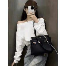 批发美式白色露肩斜肩<b class='q'>卫衣</b>女款2026新款爆款春季短款一字肩上衣高级感