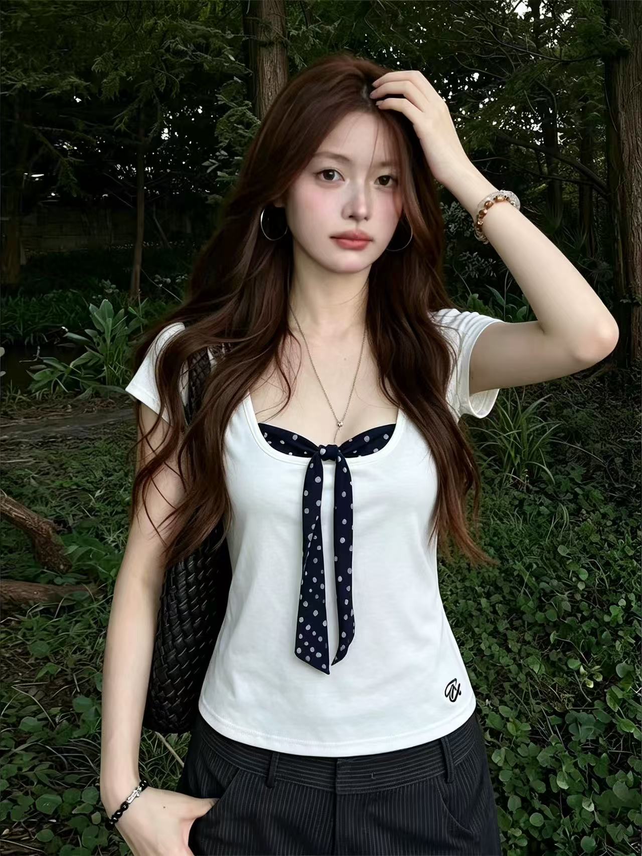 뮤 복숭아 도트 무늬 자수 패치워크 페이크 레이어드 반팔 티셔츠 여성 2026 새로운 여름 나비 매듭 캐주얼 다용도 맨위