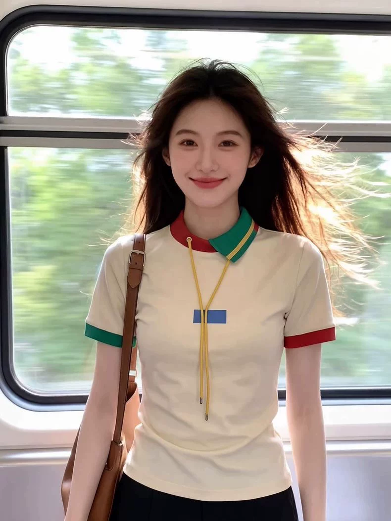 배색 폴로 칼라 긍정적 인 어깨 반팔 티셔츠 여성 2026 새로운 여름 고급 아니요 명중 섹션 고유 한 아름다운 몸매 가꾸기 맨위
