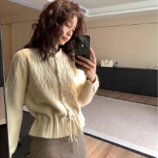 批发<b class='q'>韩国</b>东大门秋冬款温柔绑带收腰毛衣女花边麻花针织衫上衣