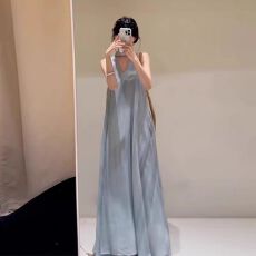 批发法式高级感海边度假晕染V领吊带<b class='q'>连衣裙</b>女今年流行爆款长裙