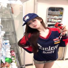 批发仿棉华棉复合牛奶丝310克 美式撞色字母印花V领卫衣女装套头上衣