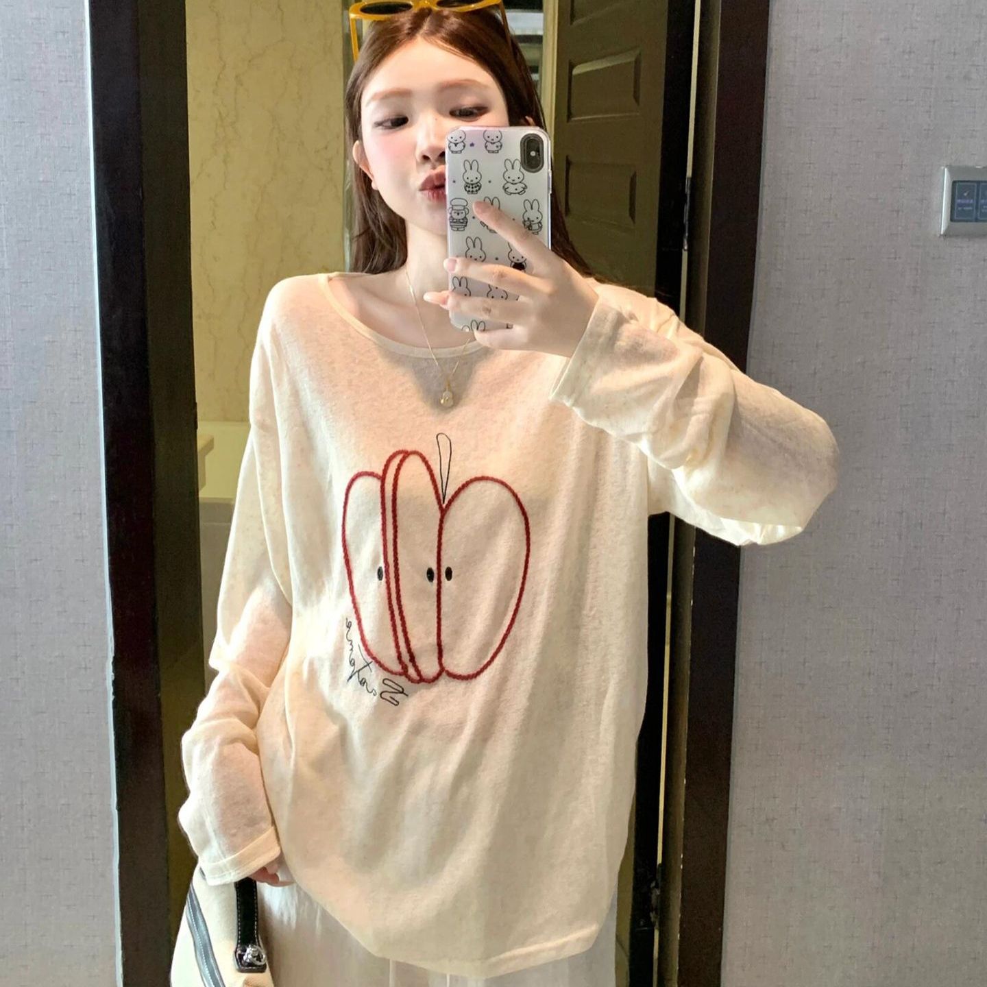 원본 원단 아메리칸 레트로 블라우스 애플 자수 긴팔 티셔츠 여성 루즈핏 자외선 차단 느긋한 바람 맨위
