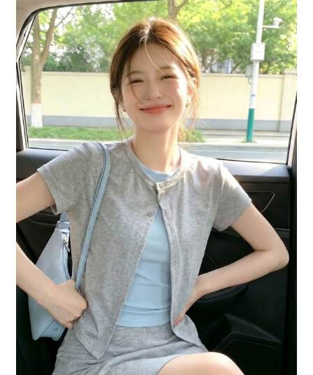 와 사고 방식 불규칙 페이크 레이어드 배색 반팔 티셔츠 여성 여름 연령 감소 맨위 디자인 센스 작은 대중