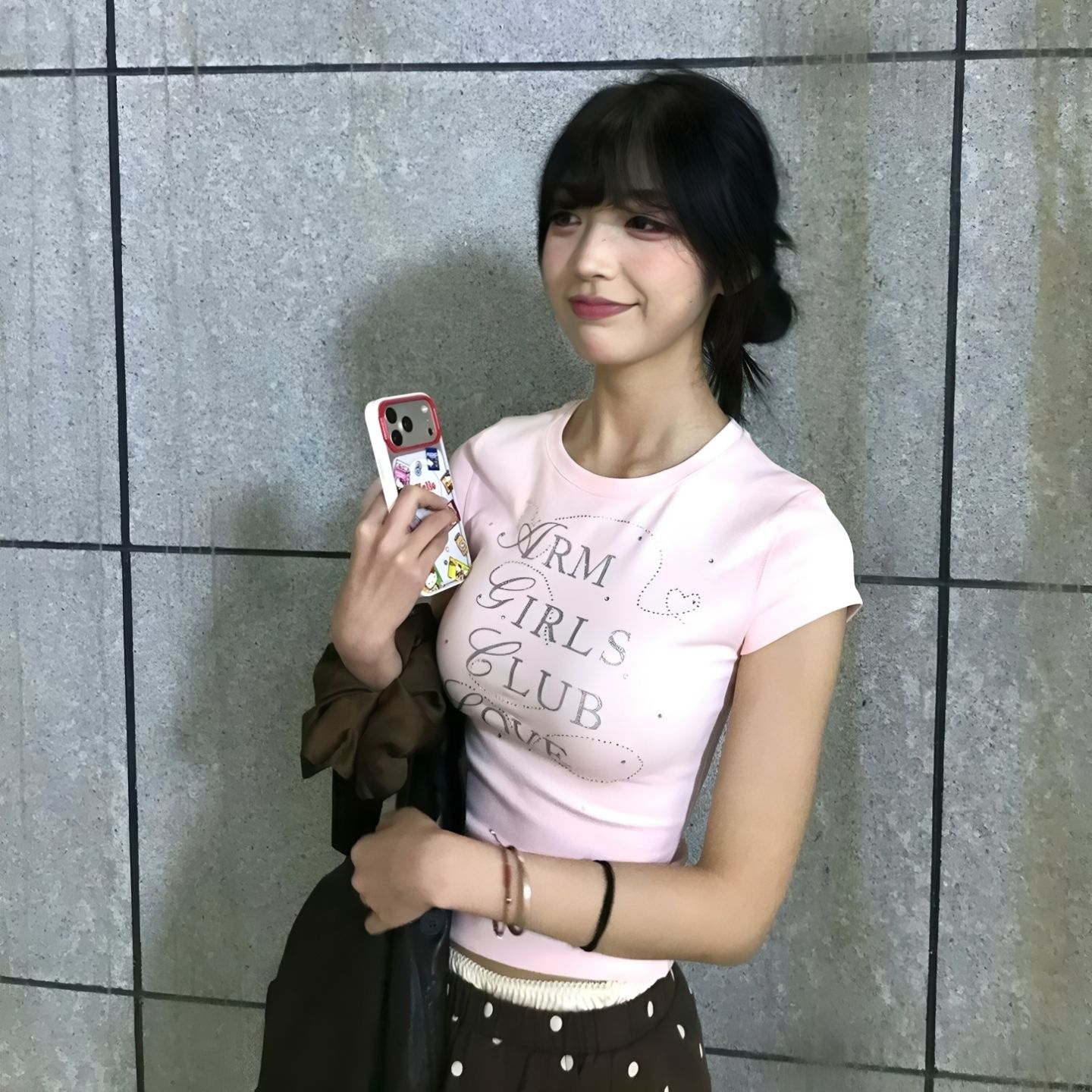 광저우 원단 다이아몬드 세팅 완제품 210 그램 95 면 40s 오스트리아 델 핑크색 다이아몬드 세팅 알파벳 반팔