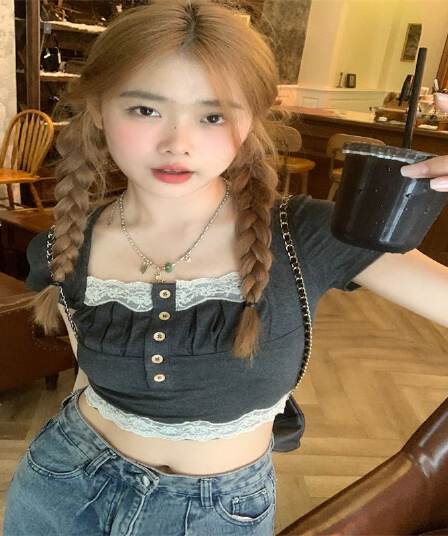 프랑스식 레이스 조각 광장 칼라 반팔 티셔츠 여성 여름 2026 새로운 품격 쇼트 스타일 몸매 가꾸기 슬림해 보이는 맨위 트렌디