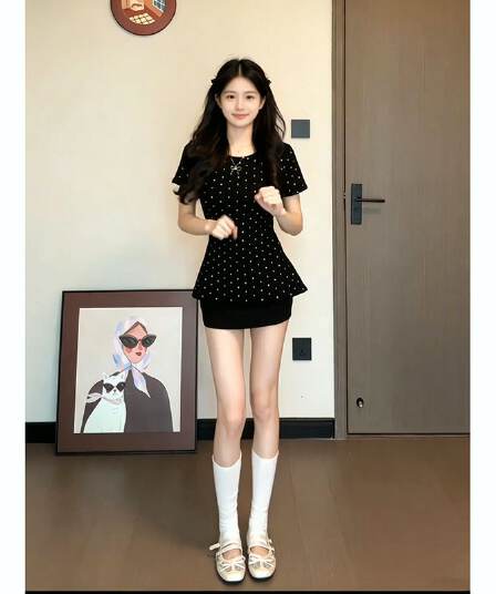 모달 뒤로 스트랩 디자인 도트 무늬 반팔 티셔츠 여성 여름 새로운 패션 몸매 가꾸기 슬림해 보이는 외출용 맨위