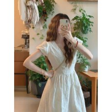 批发法式气质白色v领连衣裙2025新款今年流行爆款漂亮收腰长裙子女夏