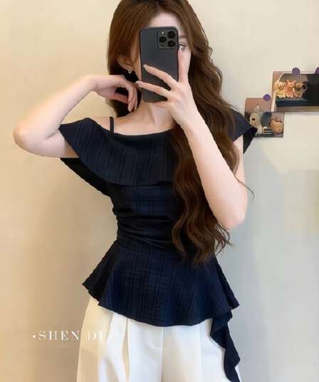 프랑스식 디자인 센스 프릴 파란색 체크무늬 여성 셔츠 여름 새로운 고유 한 아름다운 자이언트 잘 생긴 비스듬한 어깨 의류