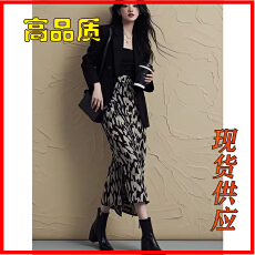 批发2025秋季高级感穿搭一整套通勤<b class='q'>职业</b>风黑色西装上衣印花半裙套装