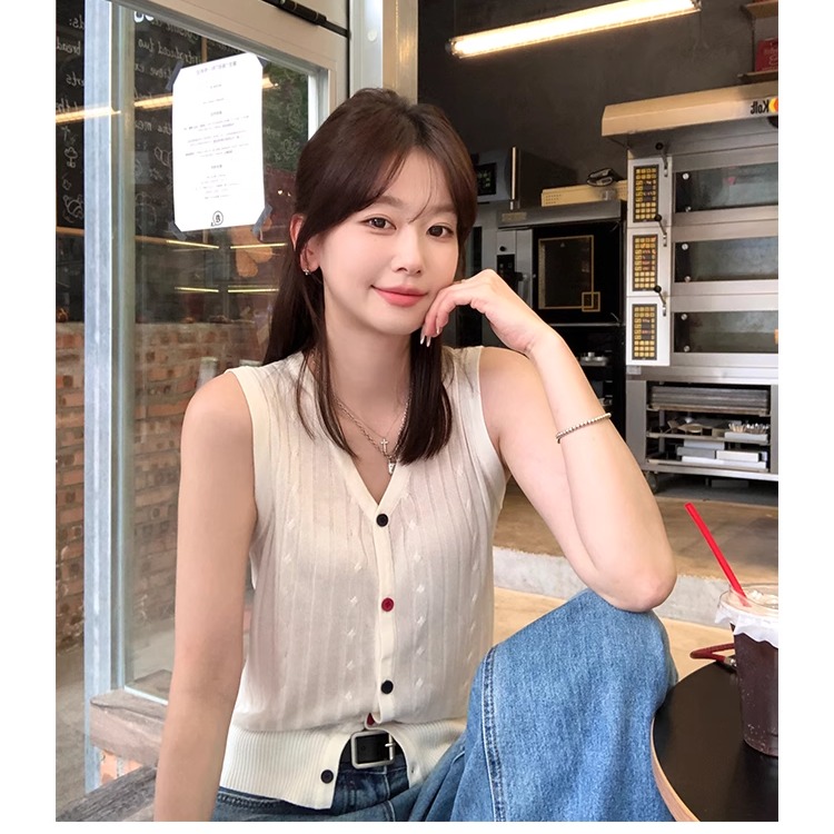 구멍 곡물 1 종 배색 단추 니트 조끼 여성 여름 새로운 디자인 센스 쇼트 스타일 슬림해 보이는 민소매 V넥 맨위