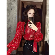 批发红色<b class='q'>波点</b>上衣2026春季爆款高级感轻奢独特超好看法式气质收腰<b class='q'>衬衫</b>