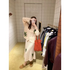 批发2026秋季<b class='q'>新款</b>女装设计感立体刺绣针织开衫时尚宽松休闲半身裙套装