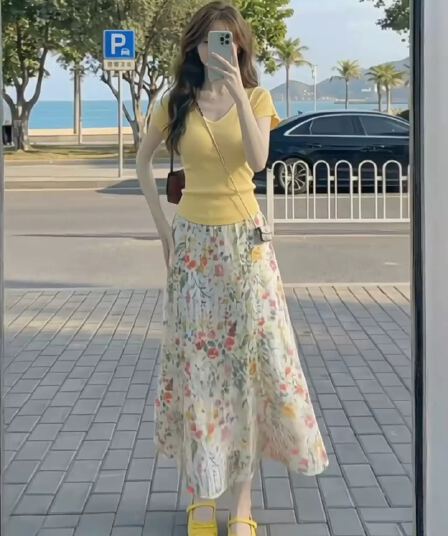 품격 전체 집합 ootd 착용 가져 가라. 여성 2026 년 봄 황색 V넥 반팔 티셔츠 꽃무늬 반신 치마 세트