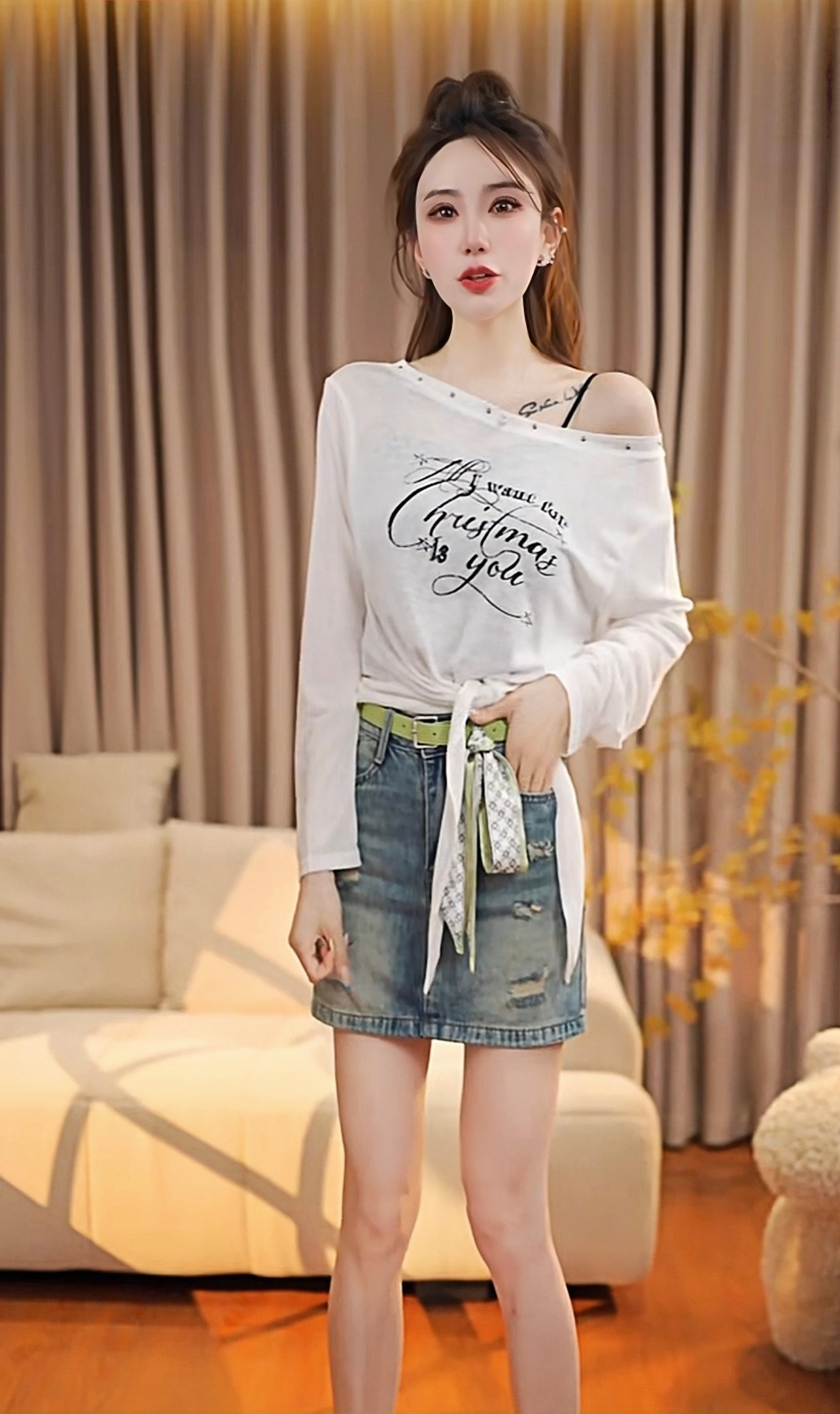 여름 새로운 외국 가스 비스듬한 어깨 긴팔 티셔츠 프린트 슬림해 보이는 다용도 여성 캐주얼 루즈핏 스트랩 맨위