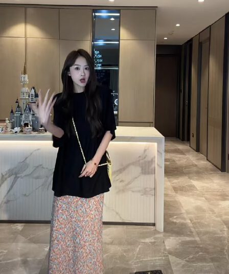cuixingxing 사선 무늬 프린트 신축성 허리 얇고 가벼운 롱 스커트 여성 루즈핏 슬림해 보이는 대 반소매 맨위 여성