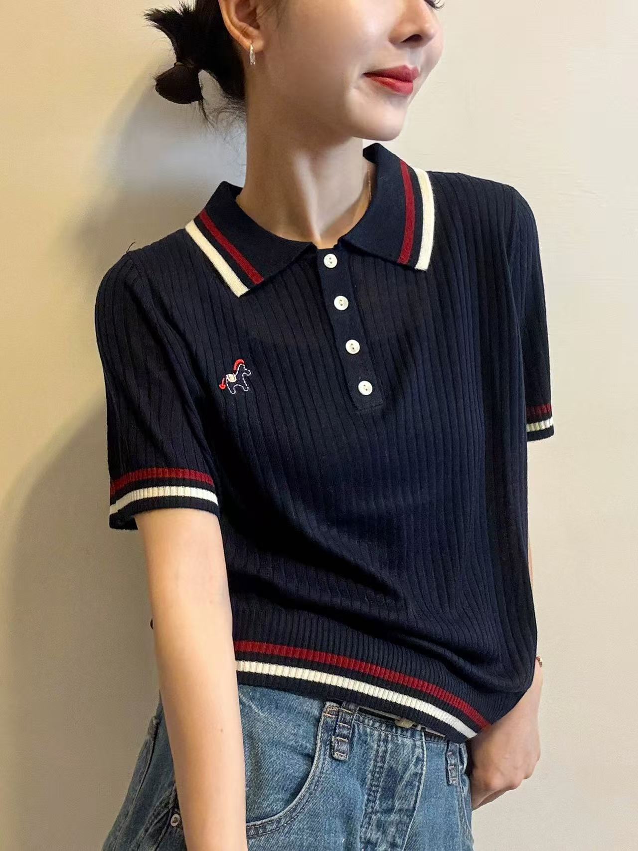 작은 말 자수 POLO 칼라 양모 니트 스웨터 여성 유럽 역 2026 봄 드레스 새로운 유럽 상품 여성 의류 기본 셔츠 트렌디
