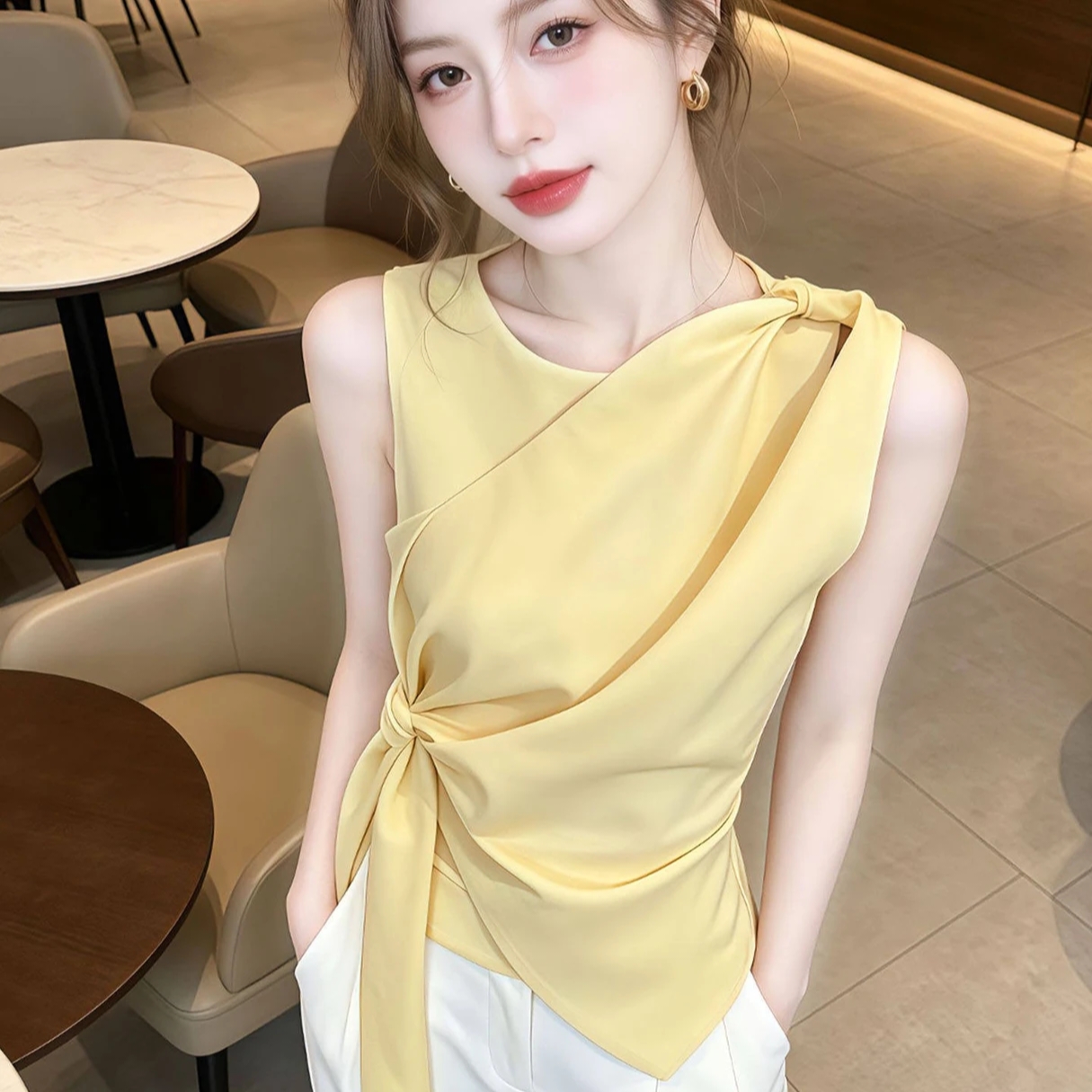 민소매 여성 셔츠 2026 여름 새로운 고급 센스 레이스업 허리 수축 불규칙 맨위