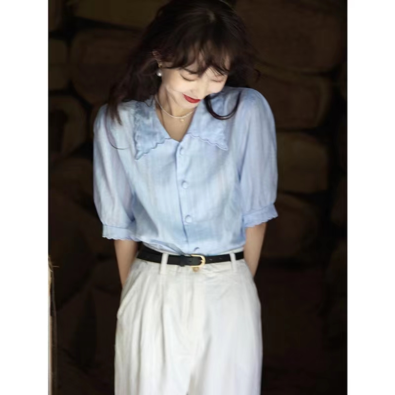 프랑스식 레트로 베이비 칼라 반팔 여성 셔츠 여름 디자인 센스 작은 대중 파란색 셔츠 긍정적 인 어깨 Chic 맨위 얇은