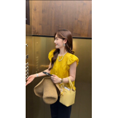 批发2025夏季新款女<b class='q'>装</b>独特漂亮小众高级感超好看<b class='q'>时尚</b>气质百搭显瘦上衣