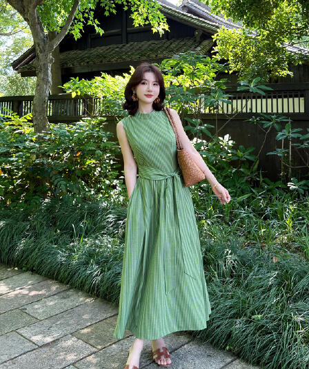 새싹 잘 생긴 녹색 레몬 푸른 잔디 신선함 스트라이프 민소매 여성 드레스 여름 허리 수축 레이스업 슬림해 보이는 출퇴근 롱 스커트